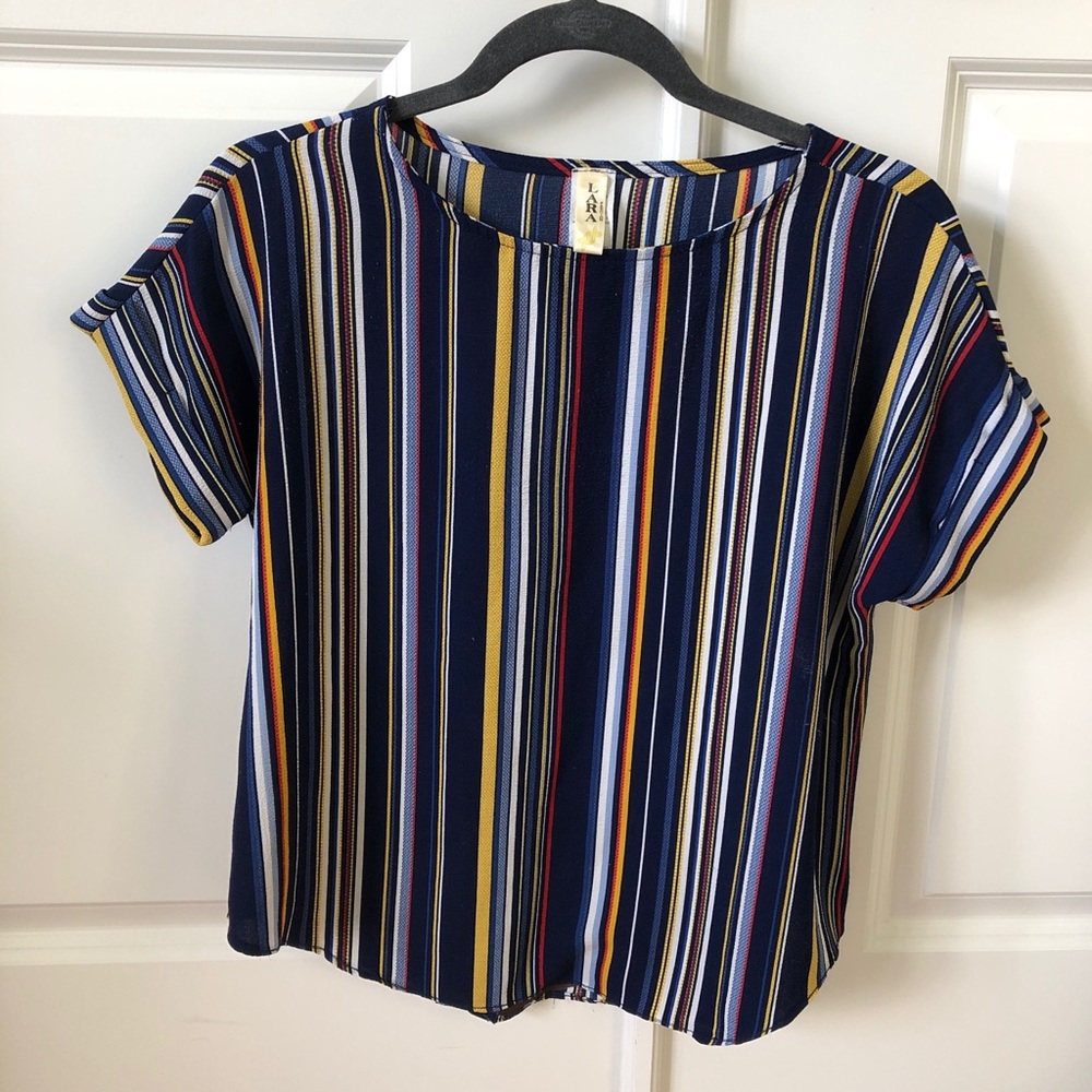 LARA Vertical Stripe Top